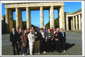 31-Tour Group: Brandenburg Gate